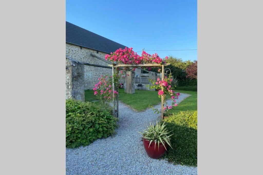 Gîte du Bois Pennier, au calme , à 15 km des plages du Débarquement Picauville Exterior foto